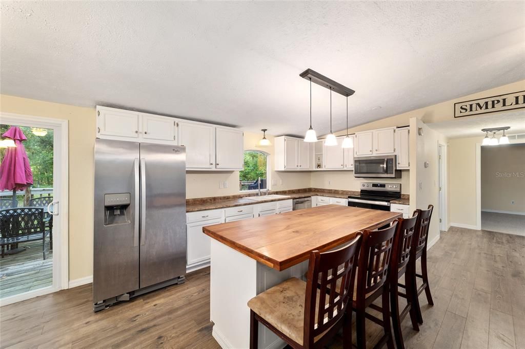 For Sale: $224,900 (3 beds, 2 baths, 1560 Square Feet)