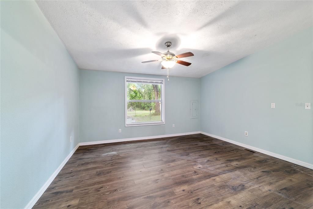 For Sale: $224,900 (3 beds, 2 baths, 1560 Square Feet)
