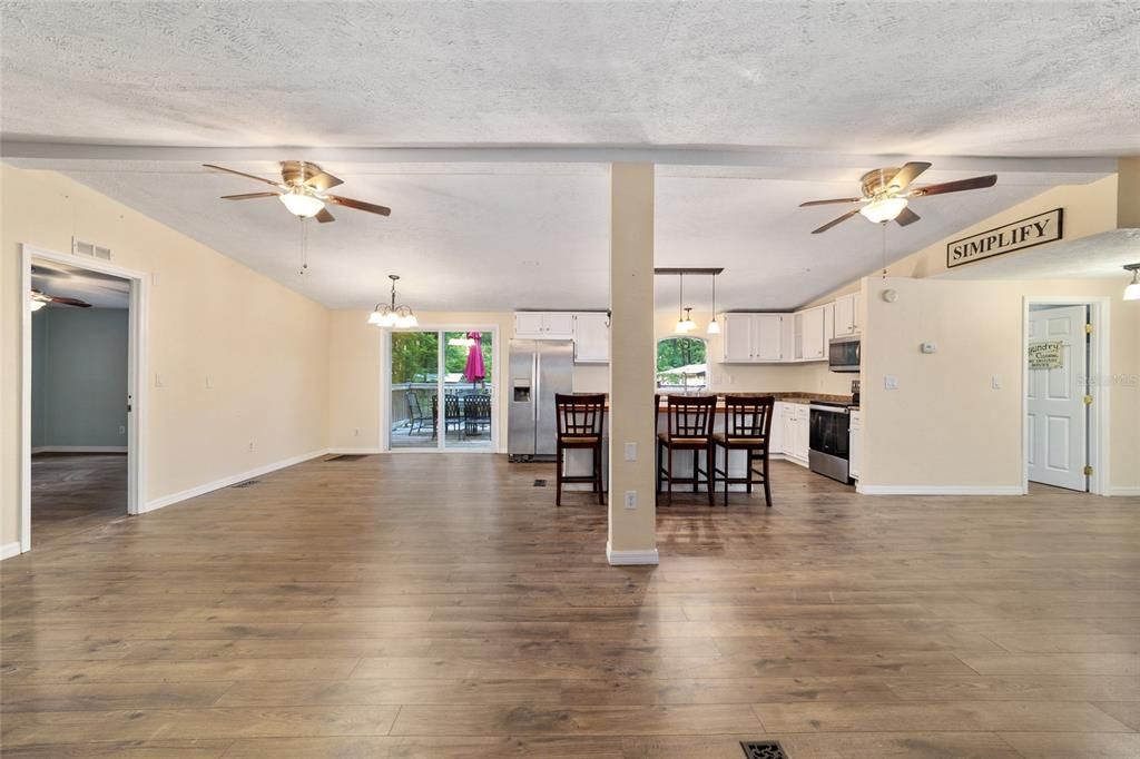 For Sale: $224,900 (3 beds, 2 baths, 1560 Square Feet)