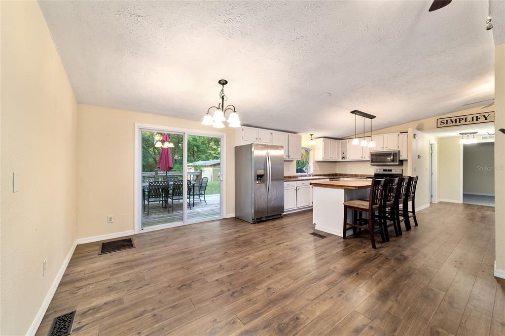 For Sale: $224,900 (3 beds, 2 baths, 1560 Square Feet)