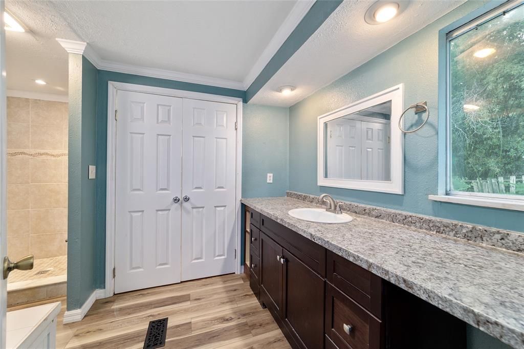 For Sale: $224,900 (3 beds, 2 baths, 1560 Square Feet)