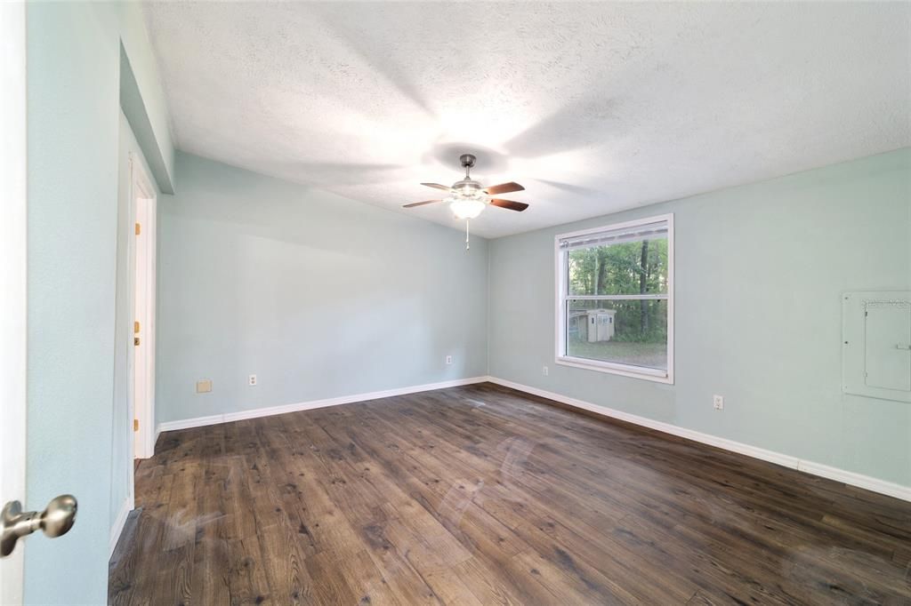 For Sale: $224,900 (3 beds, 2 baths, 1560 Square Feet)