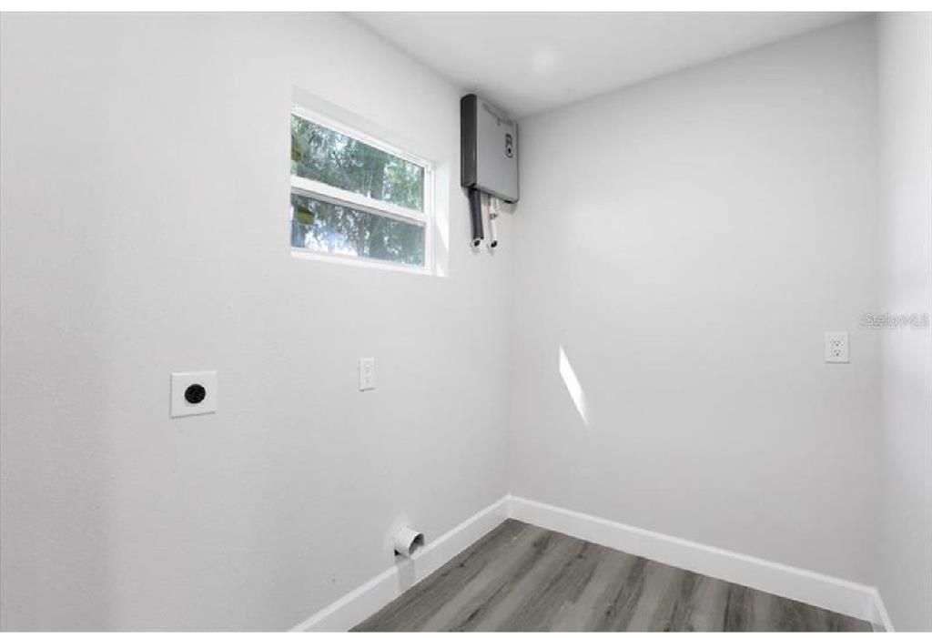 For Sale: $390,000 (3 beds, 2 baths, 1367 Square Feet)