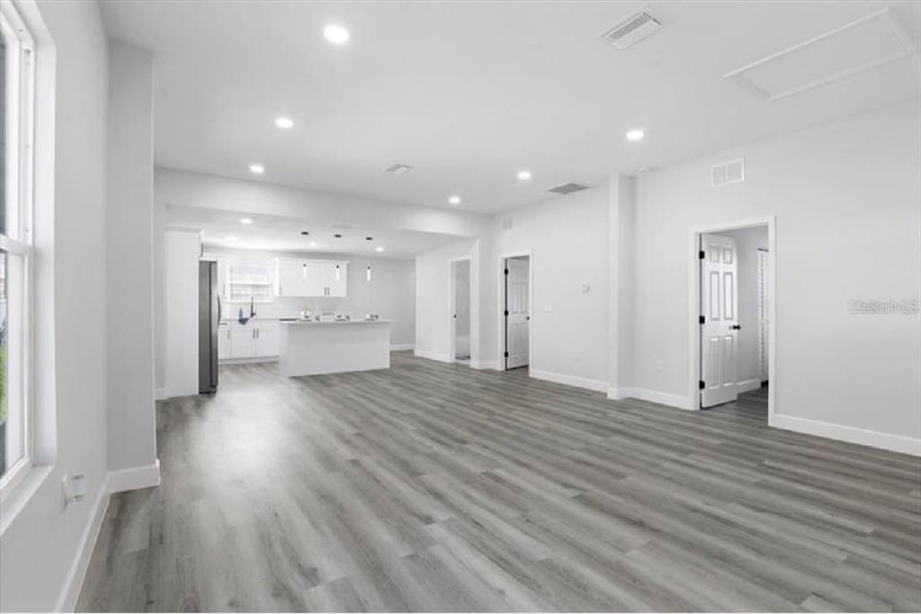 For Sale: $390,000 (3 beds, 2 baths, 1367 Square Feet)
