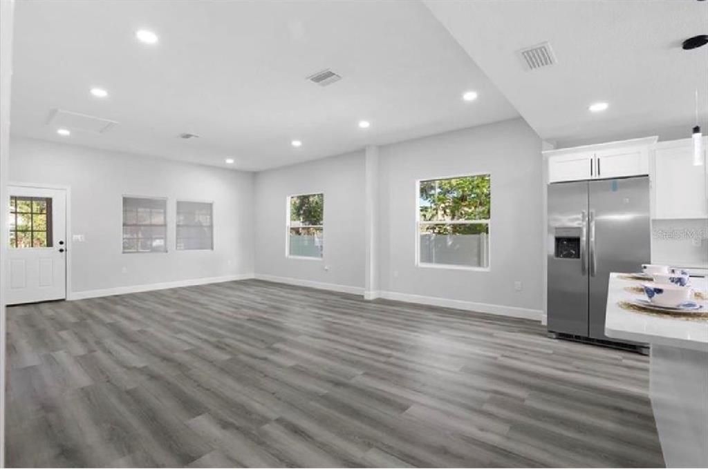 For Sale: $390,000 (3 beds, 2 baths, 1367 Square Feet)