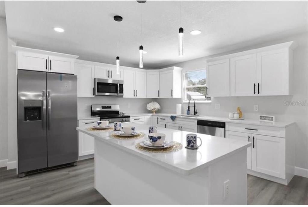 For Sale: $390,000 (3 beds, 2 baths, 1367 Square Feet)