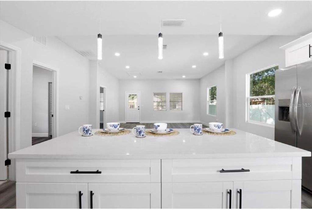 For Sale: $390,000 (3 beds, 2 baths, 1367 Square Feet)