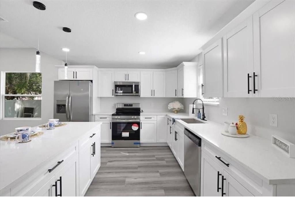 For Sale: $390,000 (3 beds, 2 baths, 1367 Square Feet)