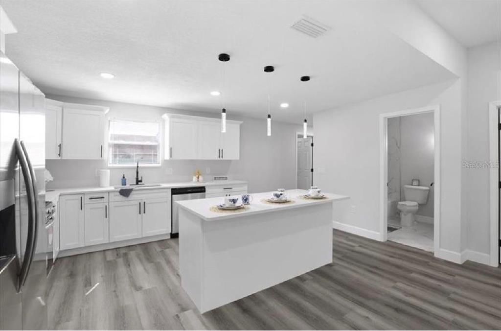 For Sale: $390,000 (3 beds, 2 baths, 1367 Square Feet)