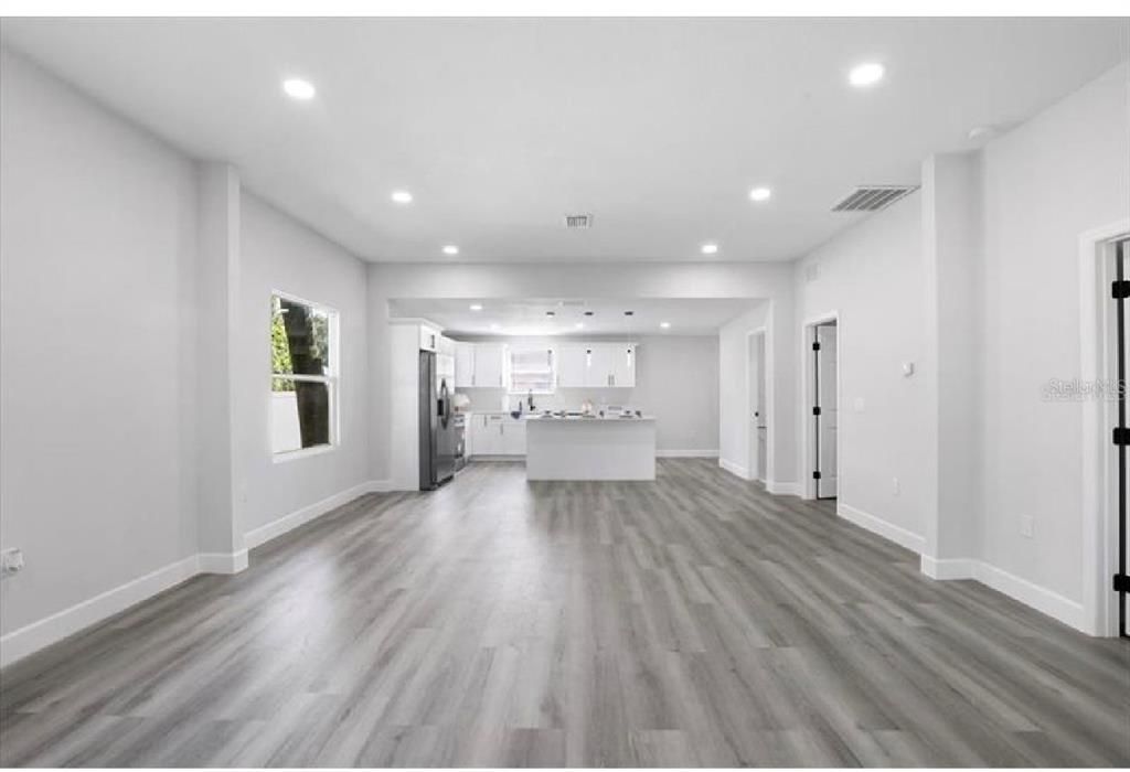 For Sale: $390,000 (3 beds, 2 baths, 1367 Square Feet)