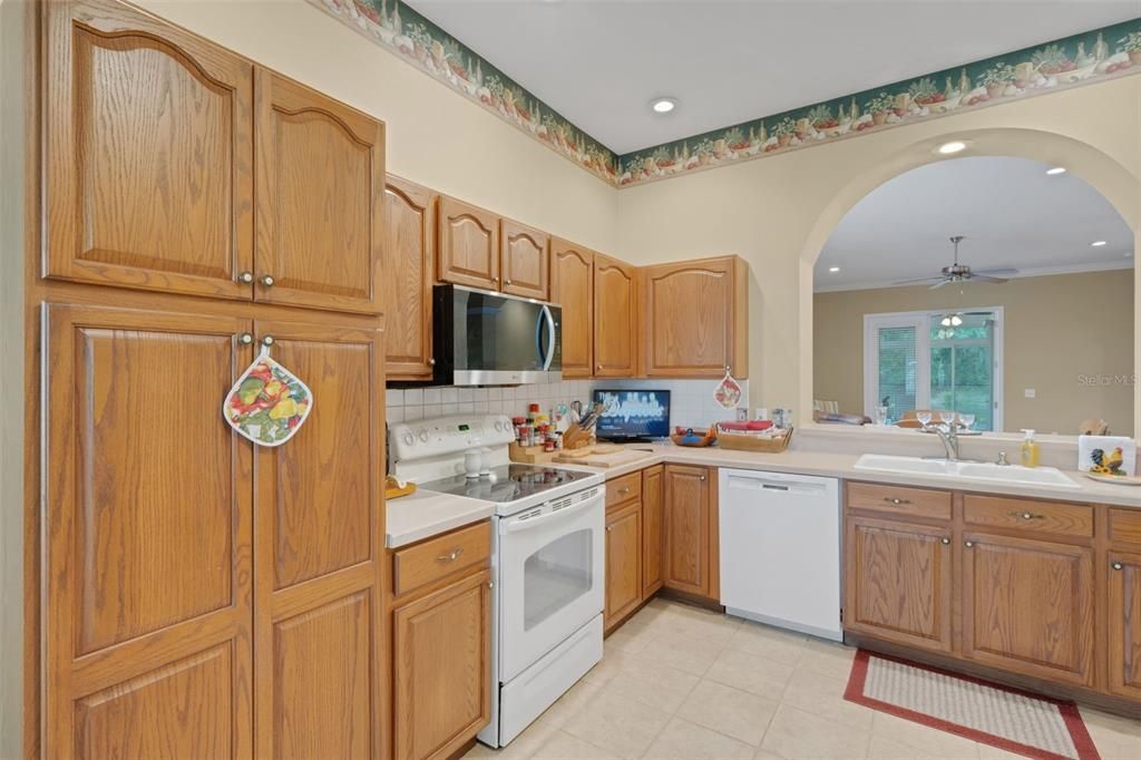 На продажу: $399,500 (3 спален, 2 ванн, 1790 Квадратных фут)