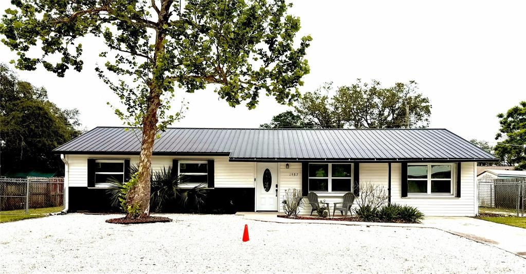 For Sale: $450,000 (5 beds, 3 baths, 2208 Square Feet)