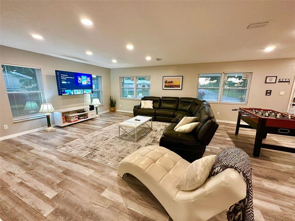 For Sale: $450,000 (5 beds, 3 baths, 2208 Square Feet)