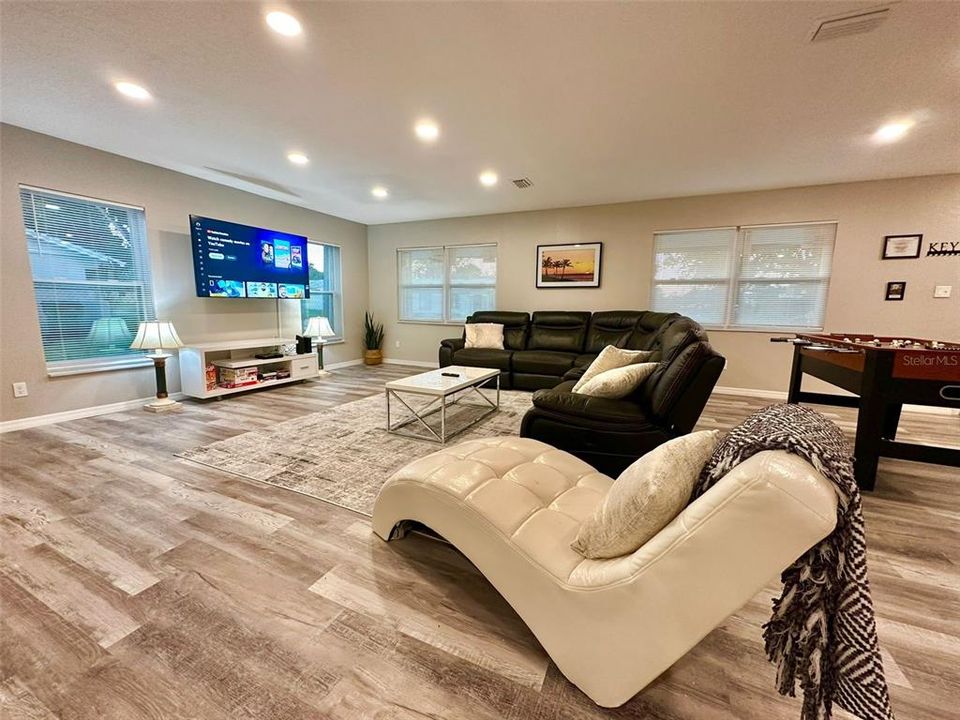 For Sale: $450,000 (5 beds, 3 baths, 2208 Square Feet)