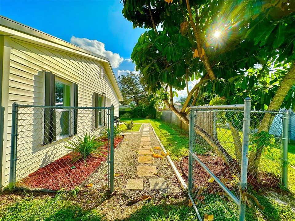 For Sale: $450,000 (5 beds, 3 baths, 2208 Square Feet)