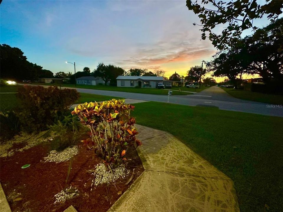 For Sale: $450,000 (5 beds, 3 baths, 2208 Square Feet)