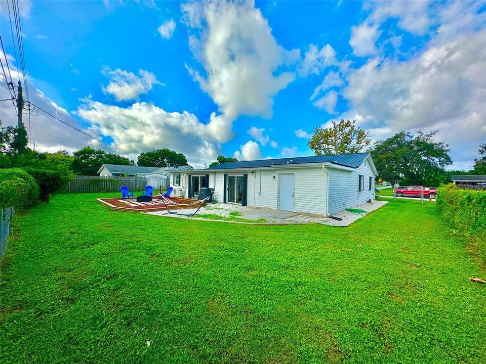 For Sale: $450,000 (5 beds, 3 baths, 2208 Square Feet)