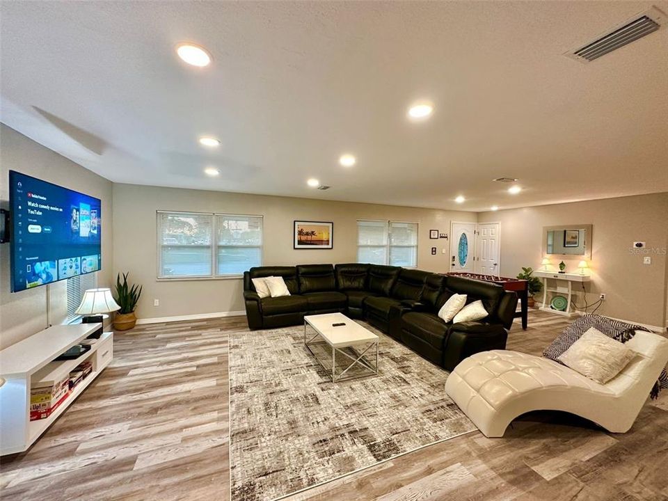 For Sale: $450,000 (5 beds, 3 baths, 2208 Square Feet)