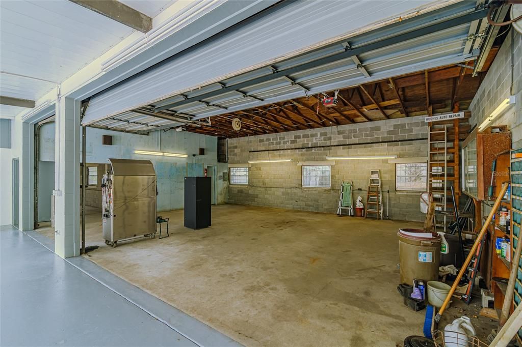 For Sale: $599,900 (3 beds, 2 baths, 1915 Square Feet)