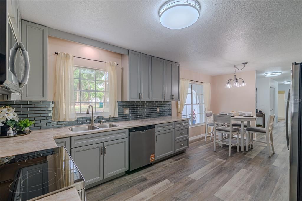 For Sale: $599,900 (3 beds, 2 baths, 1915 Square Feet)