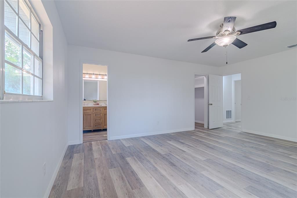 For Sale: $599,900 (3 beds, 2 baths, 1915 Square Feet)