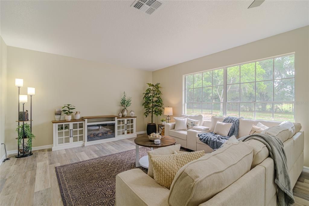 For Sale: $599,900 (3 beds, 2 baths, 1915 Square Feet)