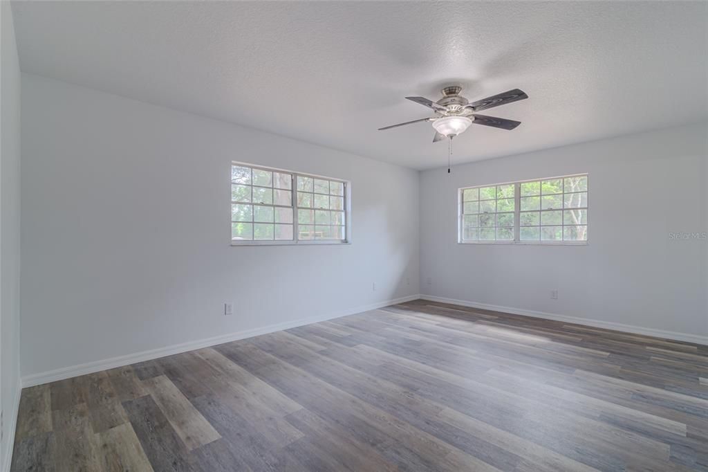 For Sale: $599,900 (3 beds, 2 baths, 1915 Square Feet)