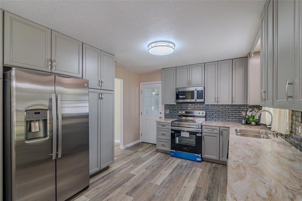For Sale: $599,900 (3 beds, 2 baths, 1915 Square Feet)