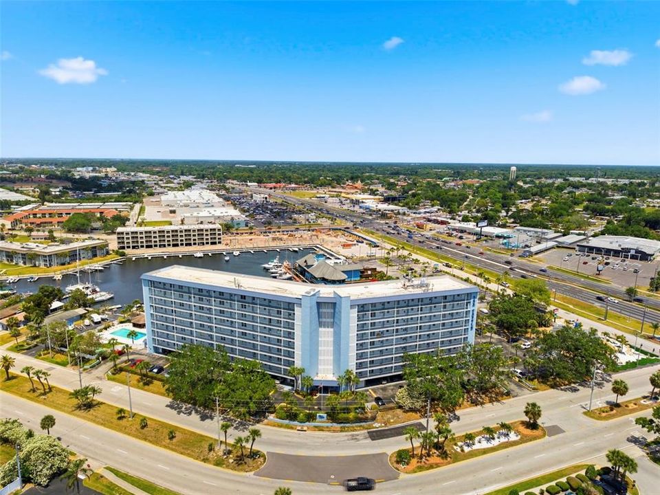 For Sale: $146,900 (1 beds, 1 baths, 702 Square Feet)
