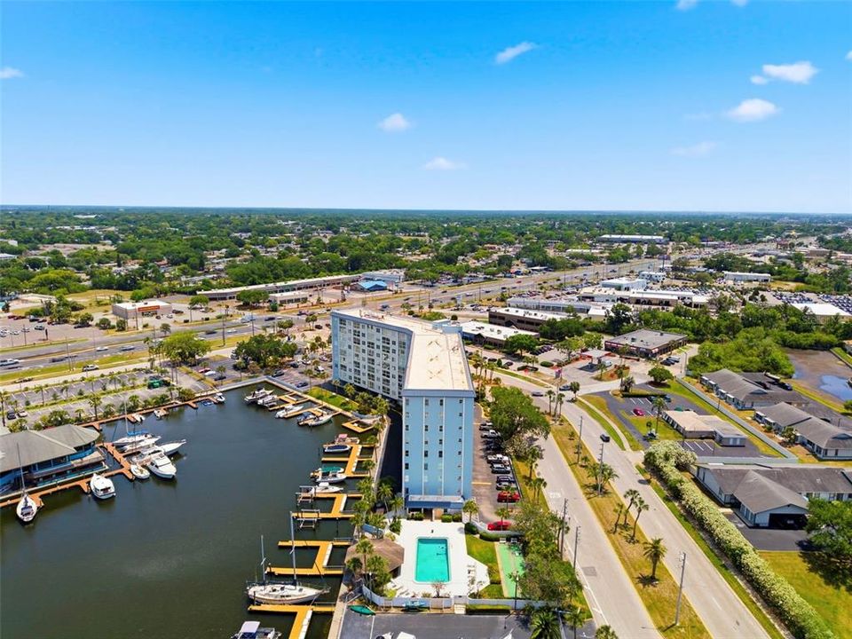 For Sale: $146,900 (1 beds, 1 baths, 702 Square Feet)