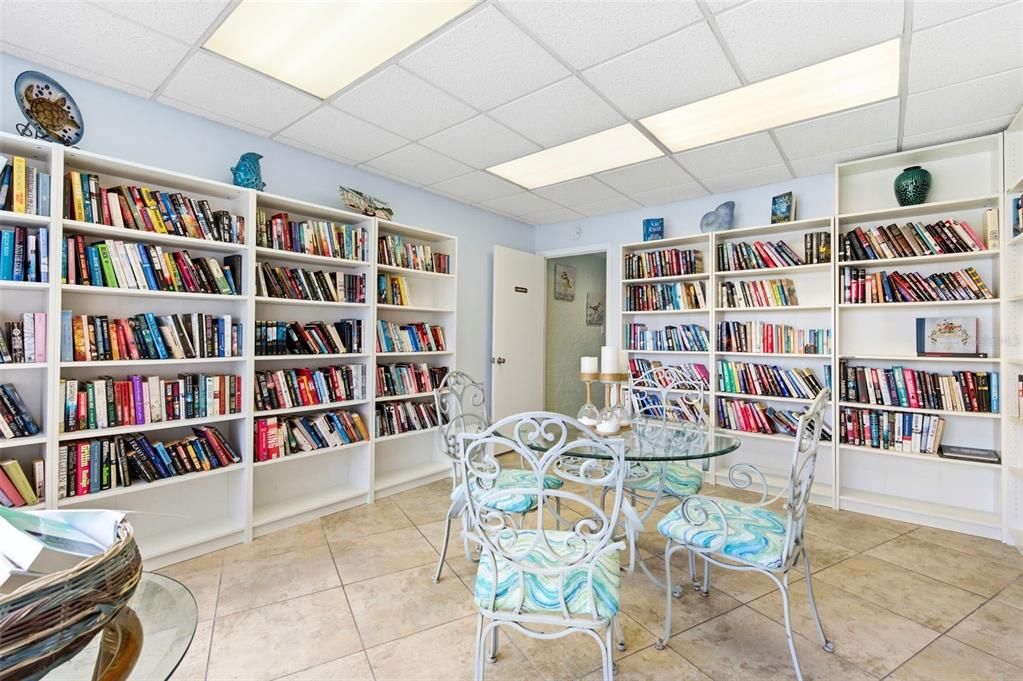 For Sale: $146,900 (1 beds, 1 baths, 702 Square Feet)
