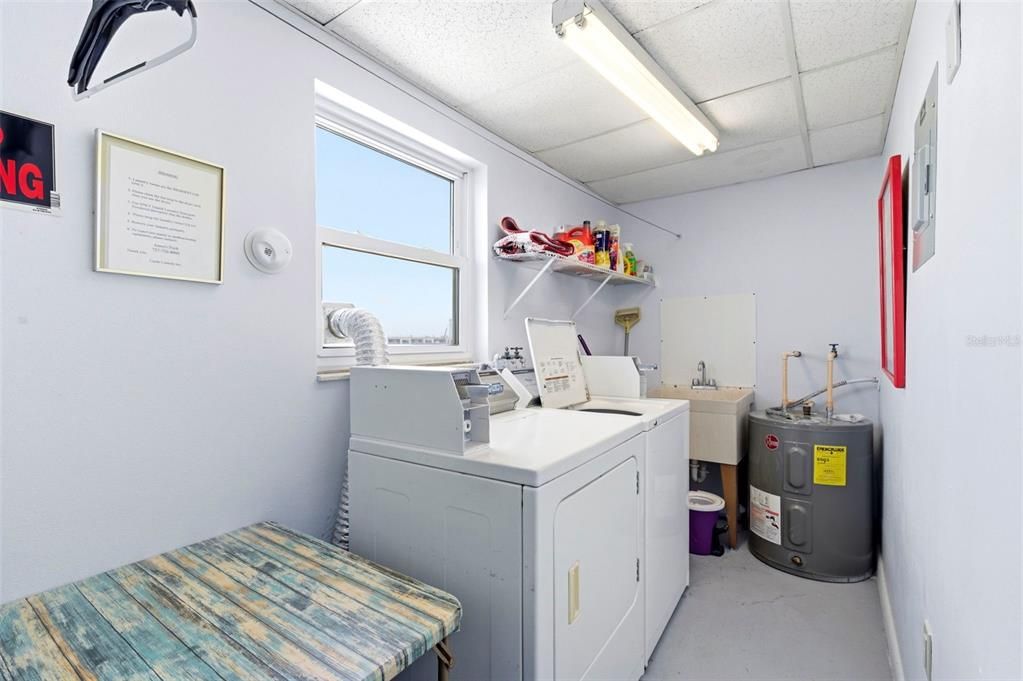 For Sale: $146,900 (1 beds, 1 baths, 702 Square Feet)