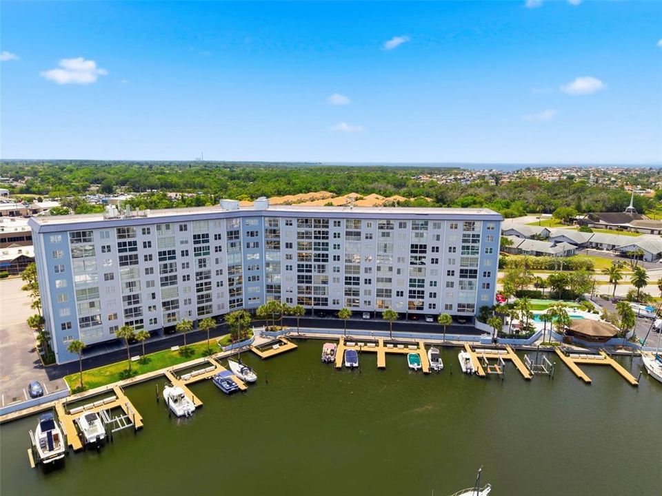 For Sale: $146,900 (1 beds, 1 baths, 702 Square Feet)
