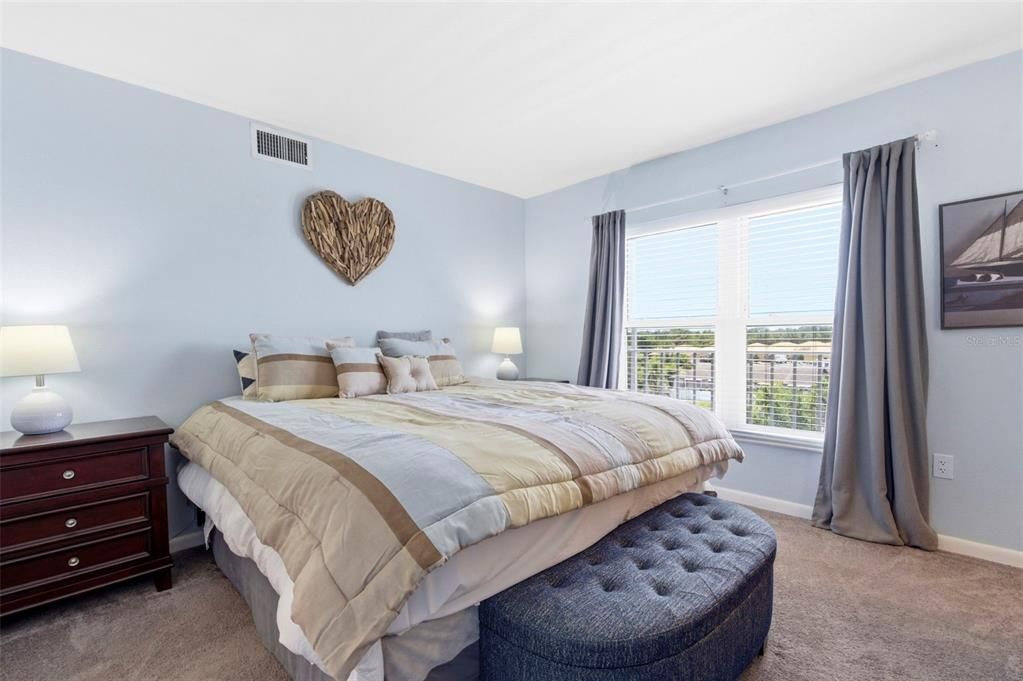 For Sale: $146,900 (1 beds, 1 baths, 702 Square Feet)