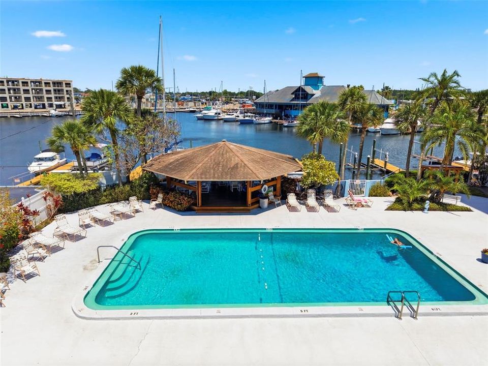 For Sale: $146,900 (1 beds, 1 baths, 702 Square Feet)