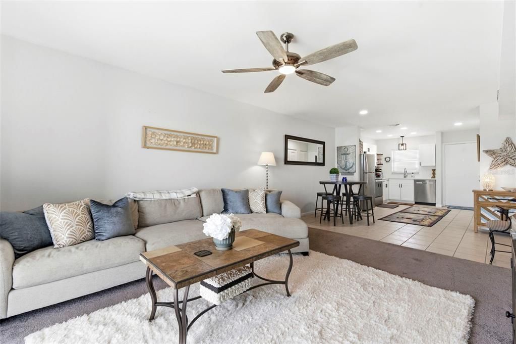 For Sale: $146,900 (1 beds, 1 baths, 702 Square Feet)