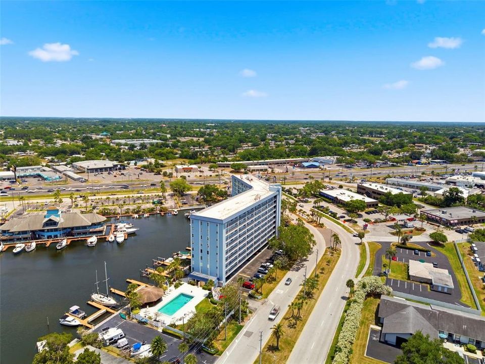 For Sale: $146,900 (1 beds, 1 baths, 702 Square Feet)