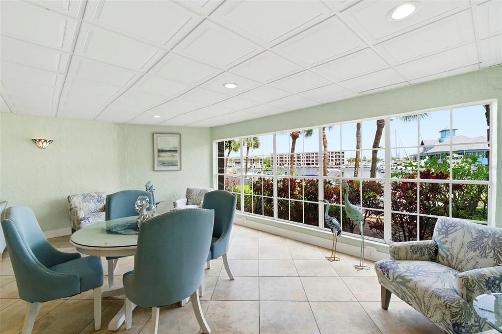 For Sale: $146,900 (1 beds, 1 baths, 702 Square Feet)