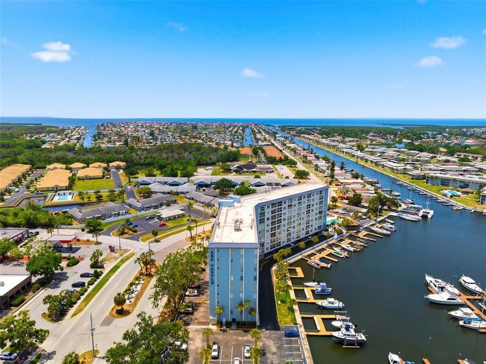 For Sale: $146,900 (1 beds, 1 baths, 702 Square Feet)