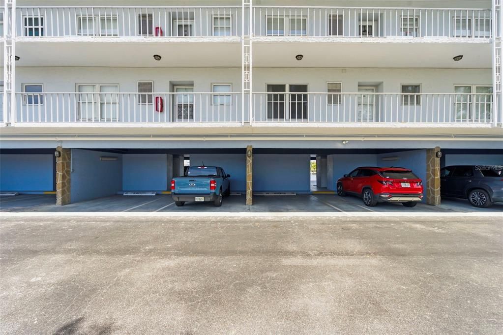 For Sale: $146,900 (1 beds, 1 baths, 702 Square Feet)