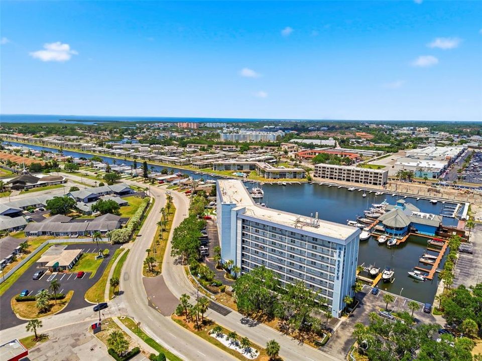 For Sale: $146,900 (1 beds, 1 baths, 702 Square Feet)