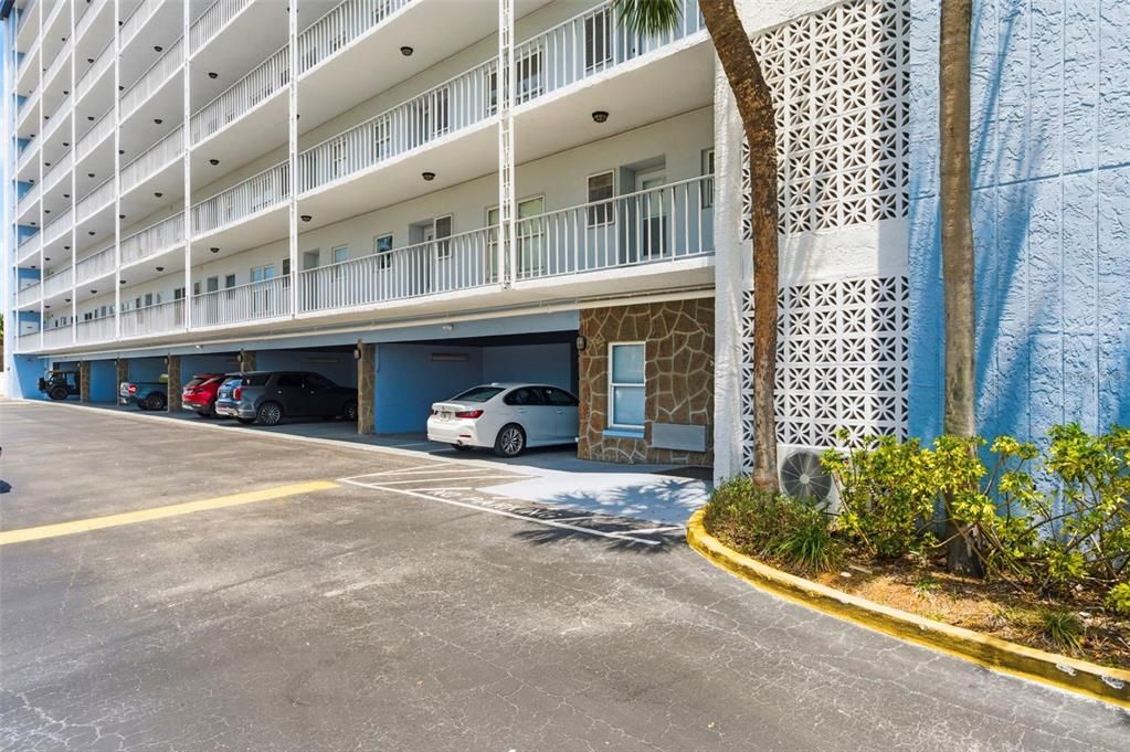 For Sale: $146,900 (1 beds, 1 baths, 702 Square Feet)