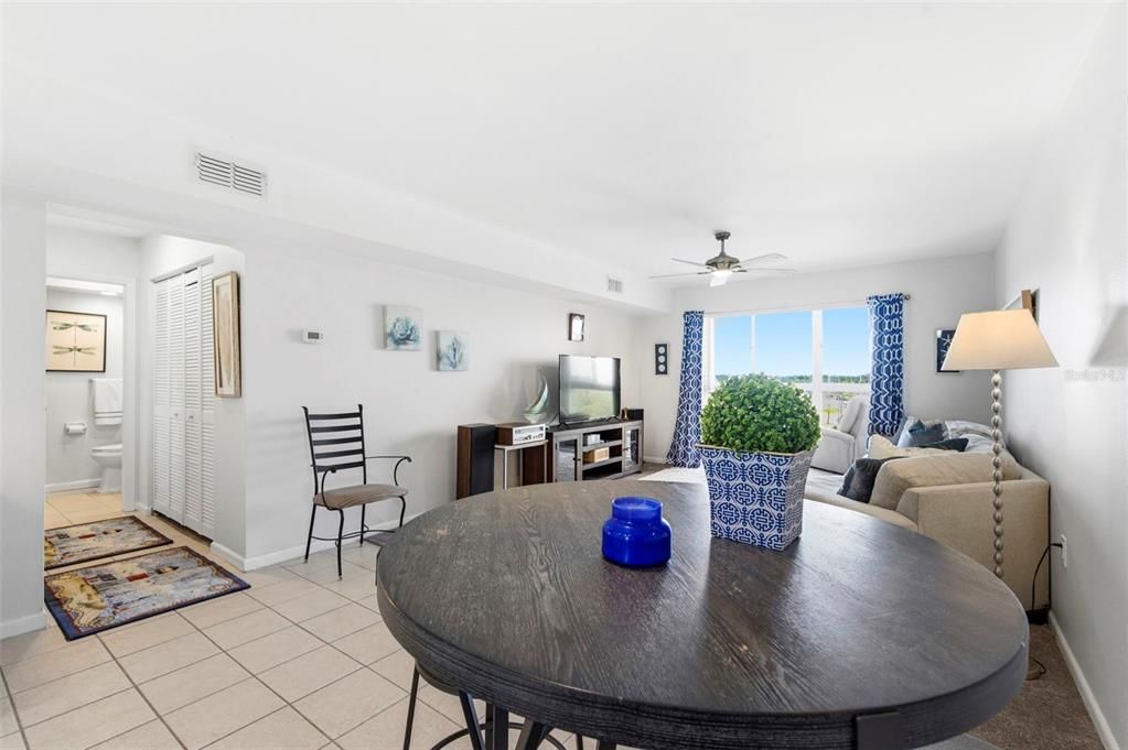 For Sale: $146,900 (1 beds, 1 baths, 702 Square Feet)