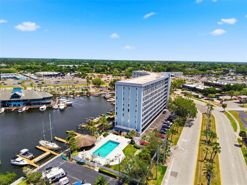 For Sale: $146,900 (1 beds, 1 baths, 702 Square Feet)