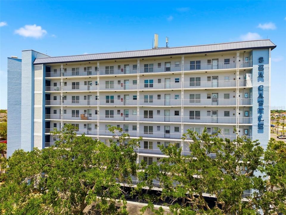 For Sale: $136,900 (1 beds, 1 baths, 702 Square Feet)