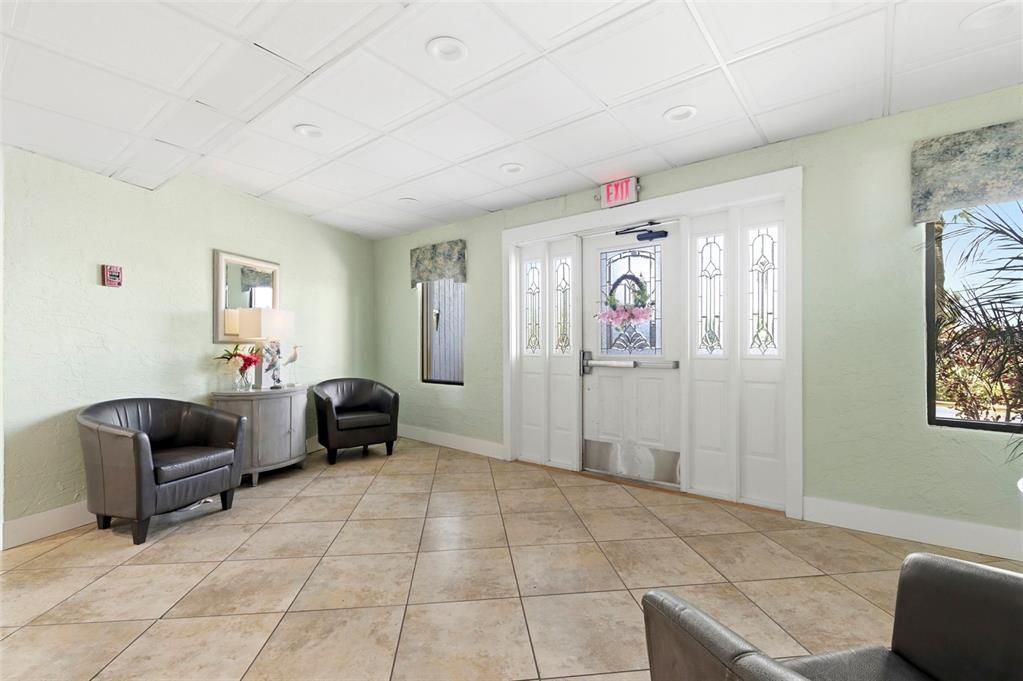 For Sale: $146,900 (1 beds, 1 baths, 702 Square Feet)