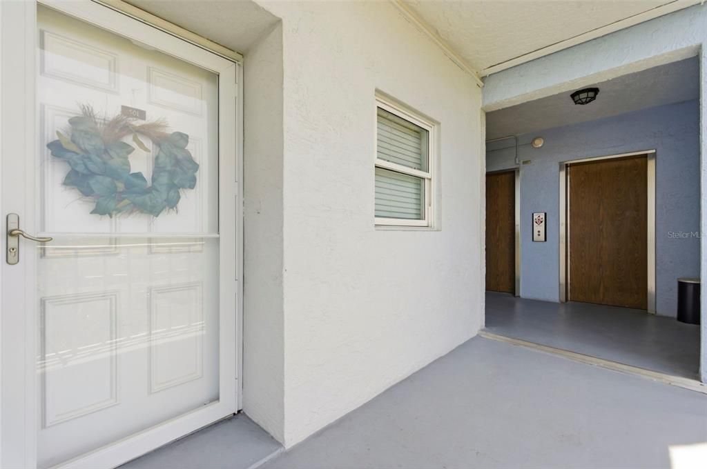 For Sale: $146,900 (1 beds, 1 baths, 702 Square Feet)