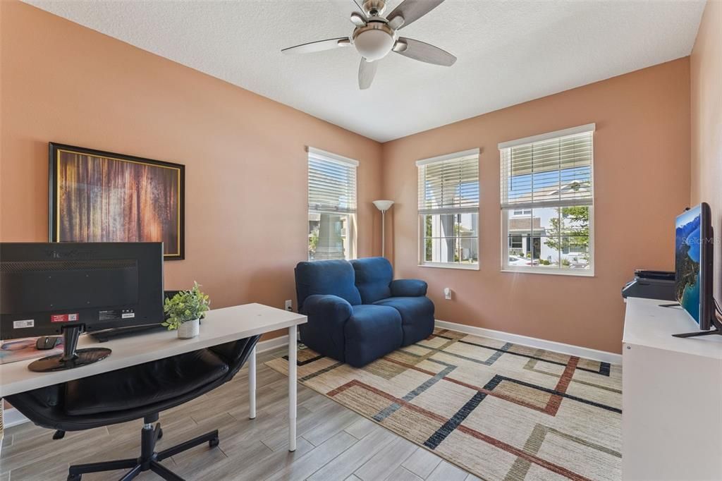 Activo con contrato: $589,000 (4 camas, 2 baños, 2683 Pies cuadrados)