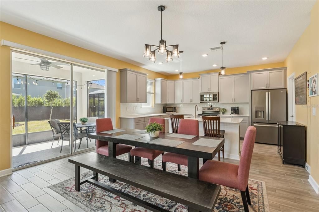 Activo con contrato: $589,000 (4 camas, 2 baños, 2683 Pies cuadrados)