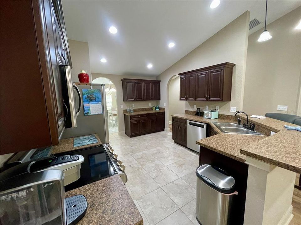 For Sale: $315,000 (3 beds, 2 baths, 1934 Square Feet)